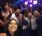 Momento de comemoração na pista de dança